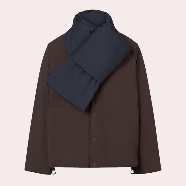 Abrigo de mujer con cierre a presión reversible