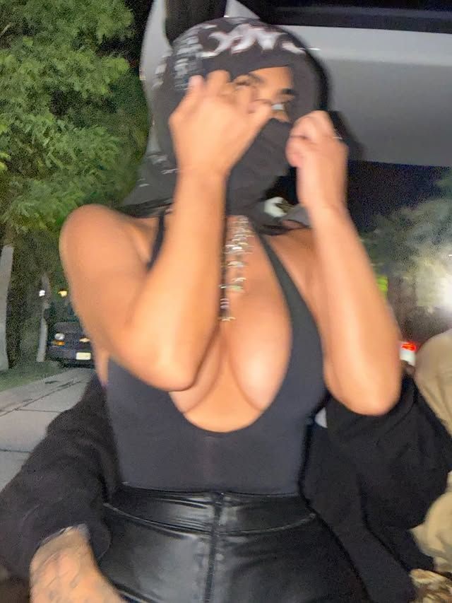 Kim Kardashian dio un vistazo de su relación con Lewis Hamilton en esta imagen, la cual es considerada como su primera foto juntos en las redes sociales de ella.