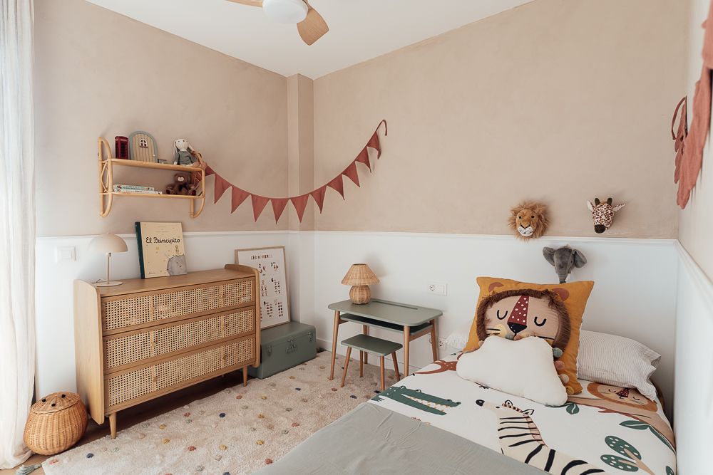 El benjamín en la casa de @Patriwhitehouse, Thiago, de 6 años, cuenta con un dormitorio infantil de inspiración selvática