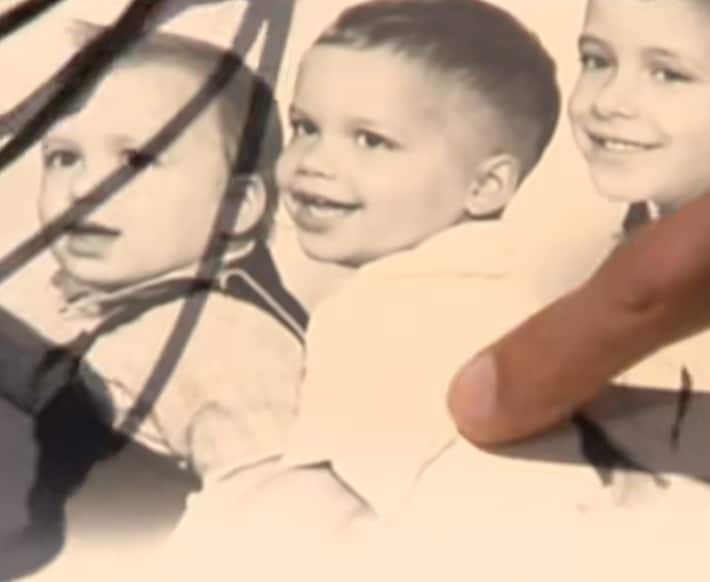 El Papa León XIV de pequeño junto a sus dos hermanos