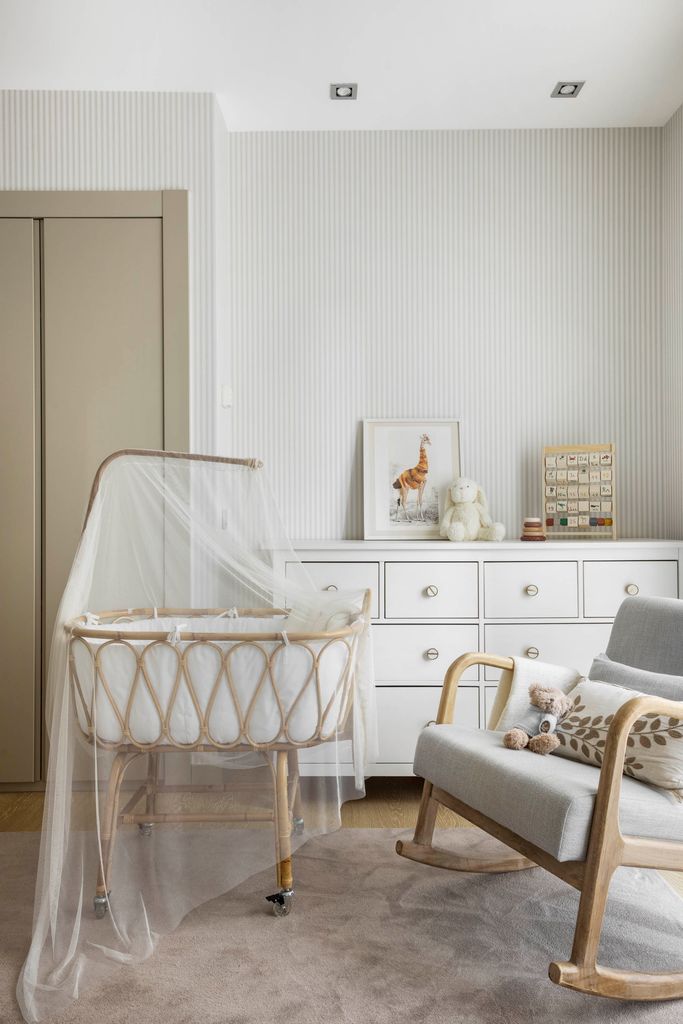 Cuarto de bebé con estilo y encanto romántico