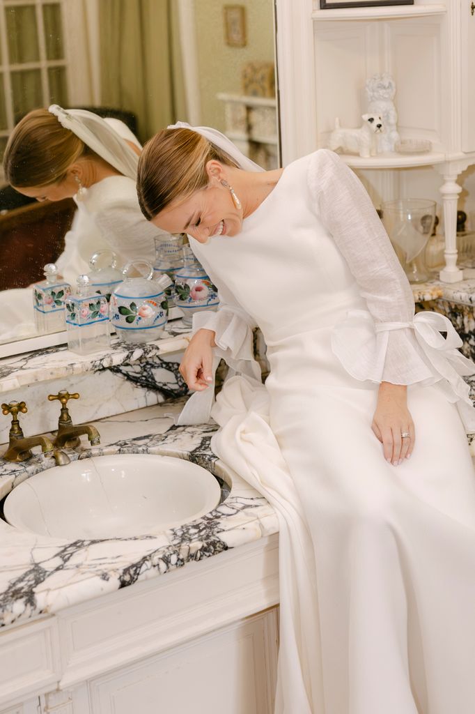 Vestido de novia con lazo en las mangas de María Gadea