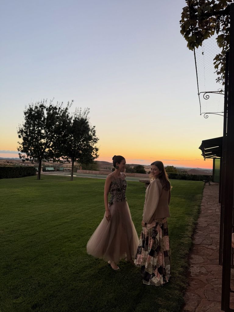 Los looks de campo de Sassa de Osma con sus aigas aristócratas