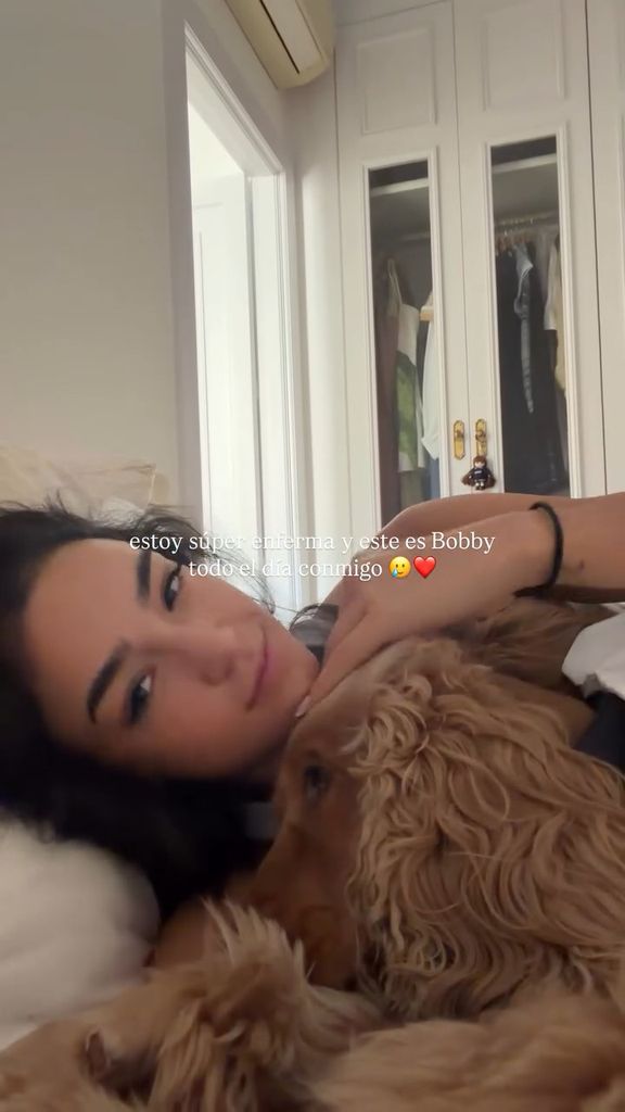 Bobby, su mascota, estuvo junto a ella en todo momento
