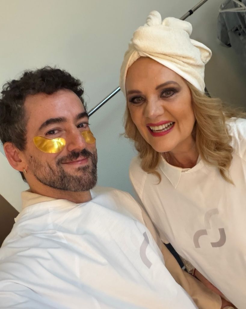 Luis Gerardo Méndez y Erika Buenfil en el concierto de Ca7riel y Paco Amoroso.