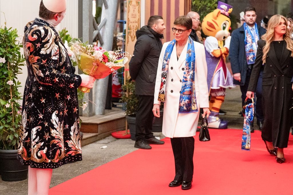 Con su característico corte pixie plenamente integrado en su estilo personal, la hija pequeña de Rainiero III demuestra que la comodidad es su mejor aliada 
