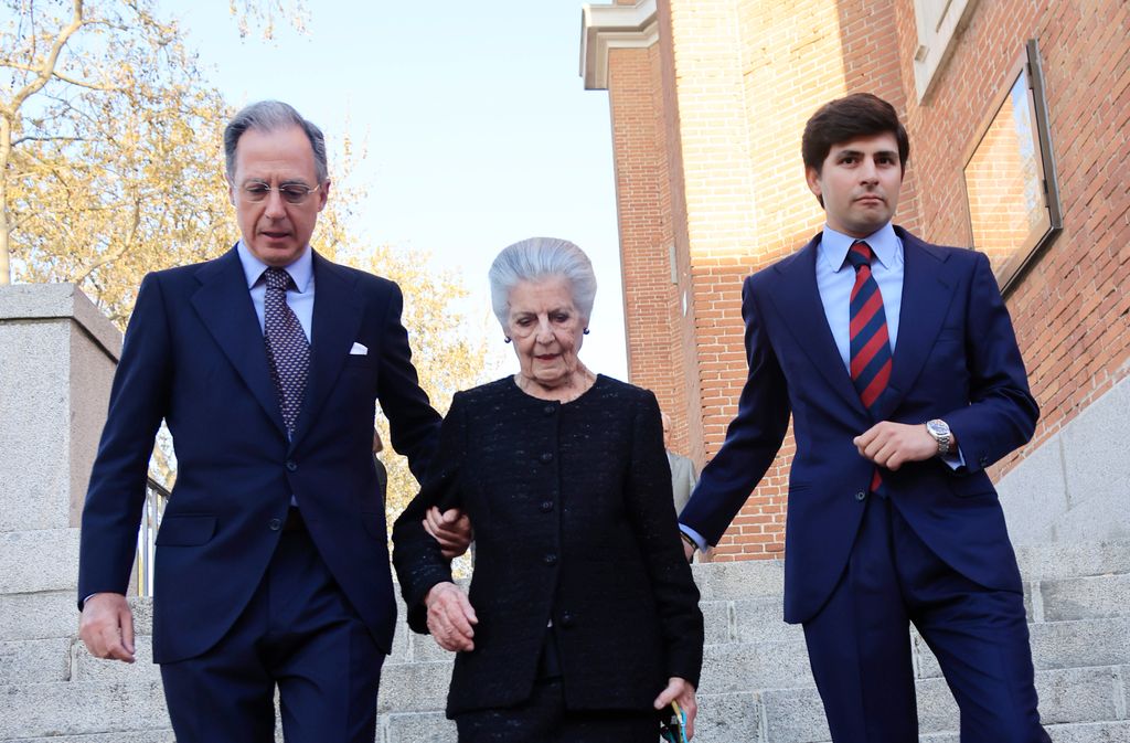 Juan Urquijo con su padre, Lucas Urquijo, y su abuela, Teresa de Borbón