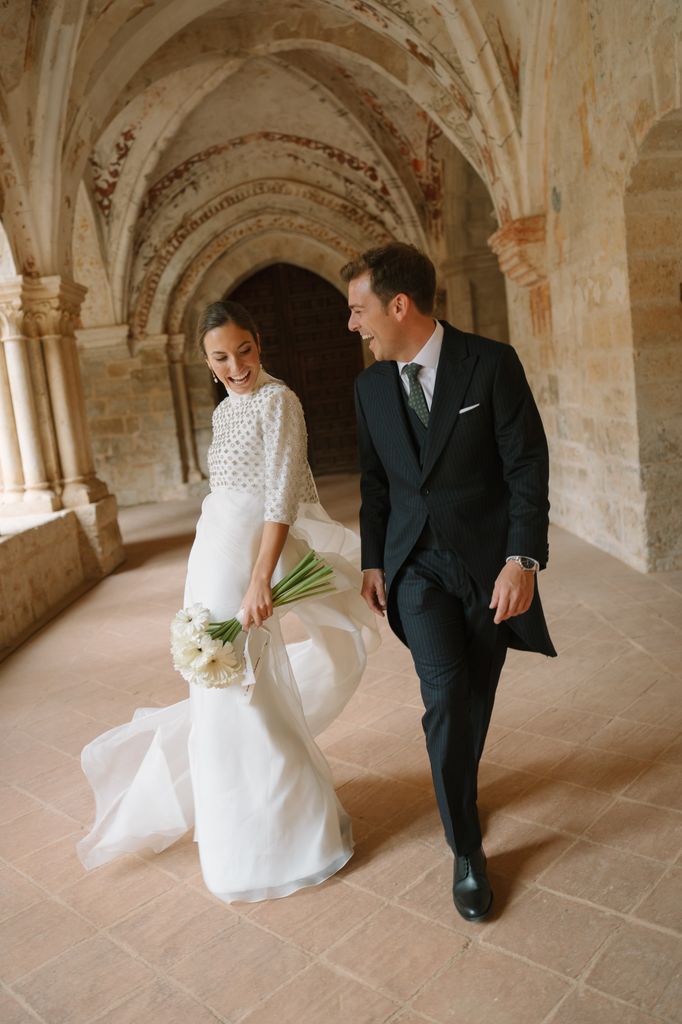 Look de novia con torera joya de Cotonnus