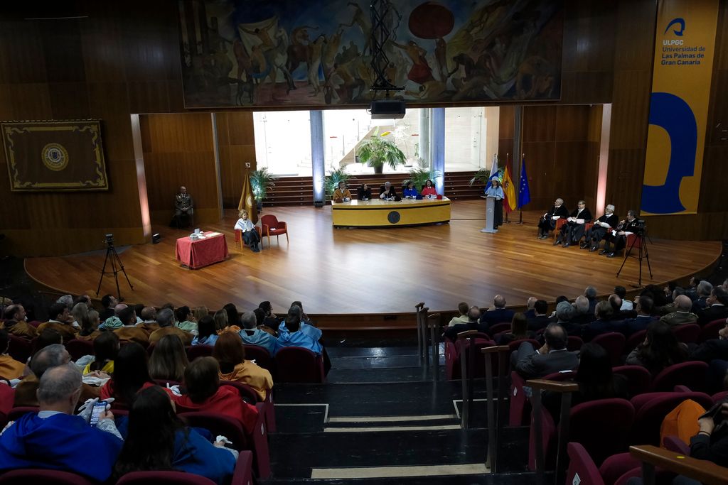 Auditorio del paraninfo donde ha tenido lugar el nombramiento de la reina Sofía
