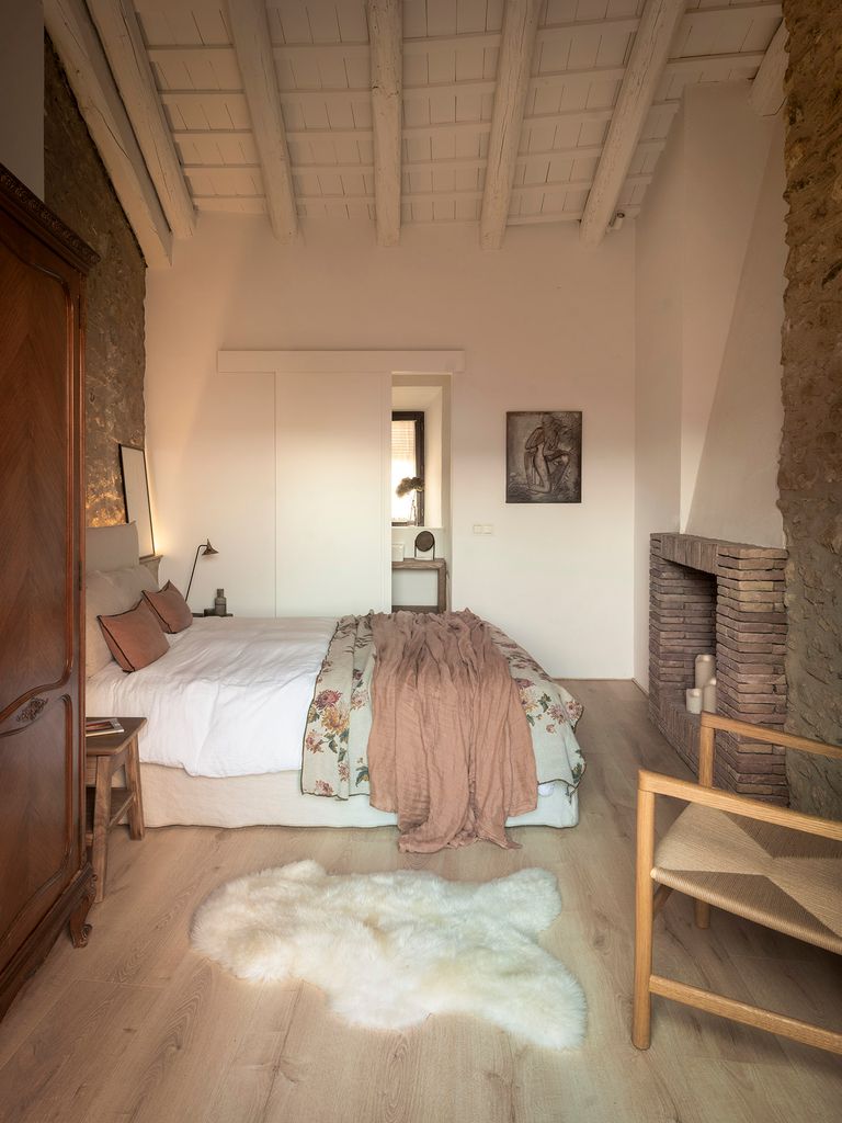 Dormitorio con el baño integrado, la habitación de Susanna Cots