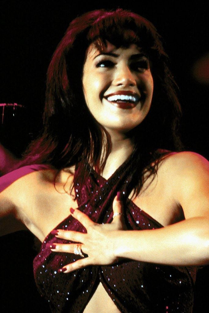 Jennifer Lopez personificada como Selena Quintanilla para la película del director Gregory Nava.
