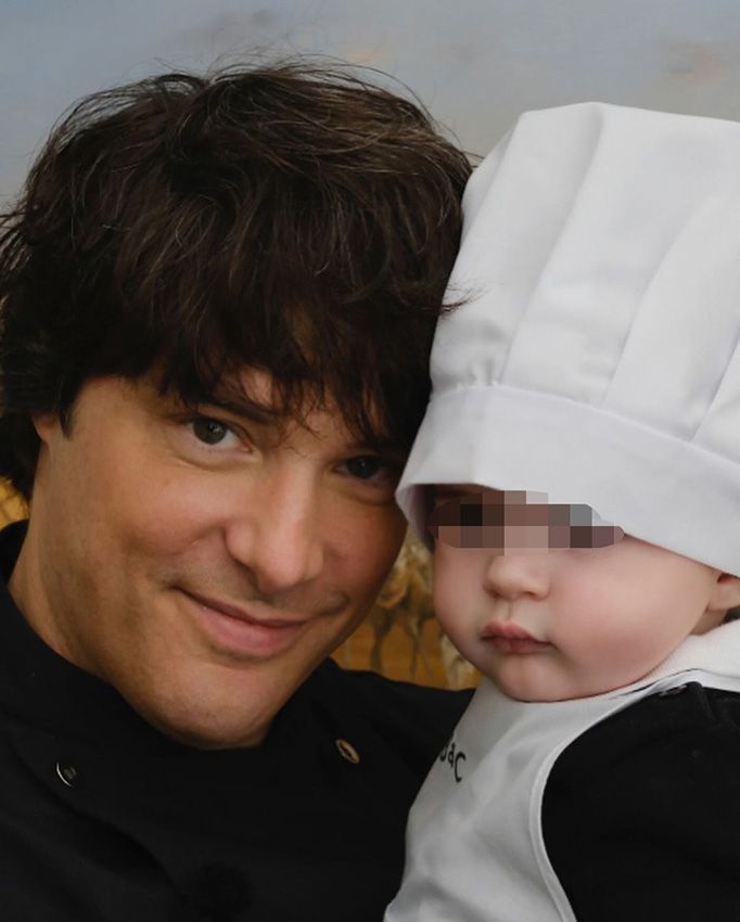 Jordi Cruz con su hijo, Noah