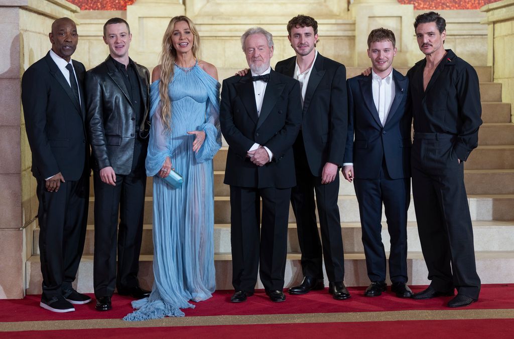 Denzel Washington, Joseph Quinn, Connie Nielsen, Ridley Scott, Paul Mescal, Fred Hechinger y Pedro Pascal en la alfombra roja