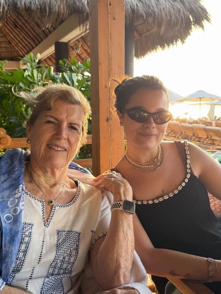 Manuela Sanz y su abuela, Marie Michel, mamá de Jaydy Michel