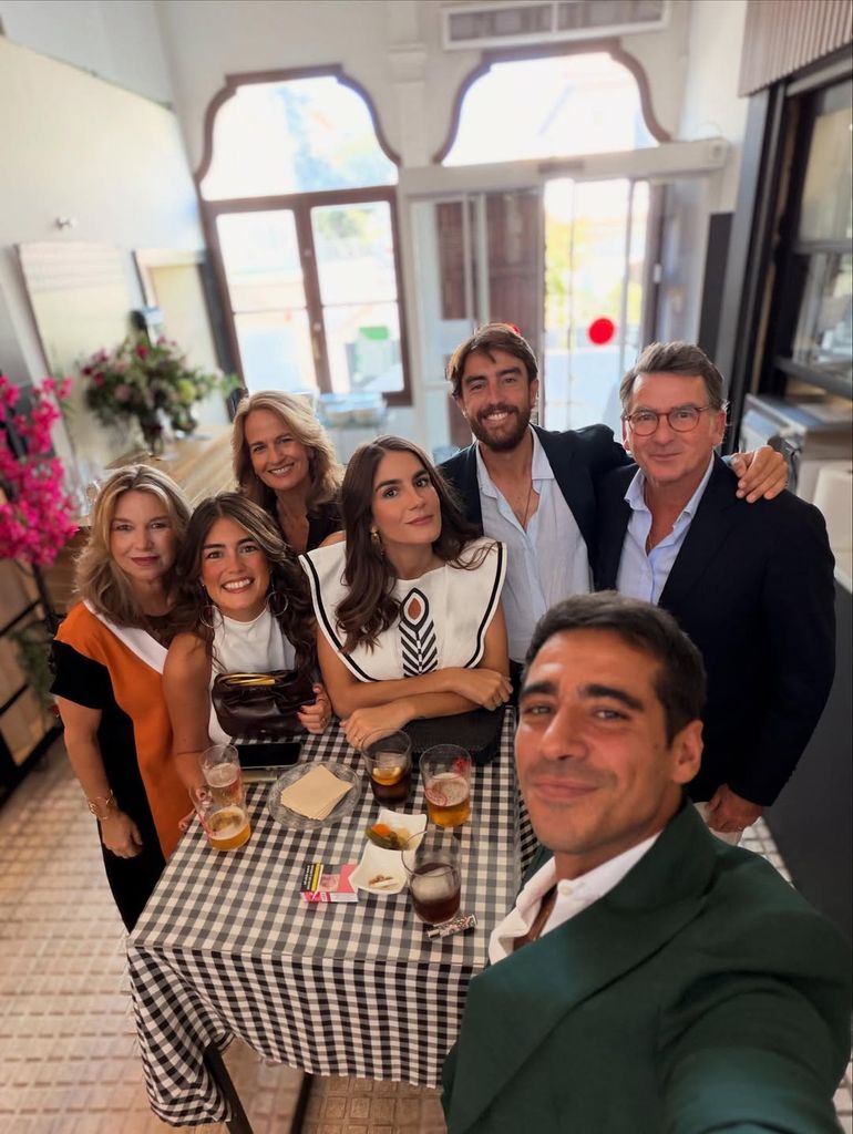 Alberto Herrera y Blanca Llandres celebran su pedida de mano junto a sus familiares y amigos más cercanos 