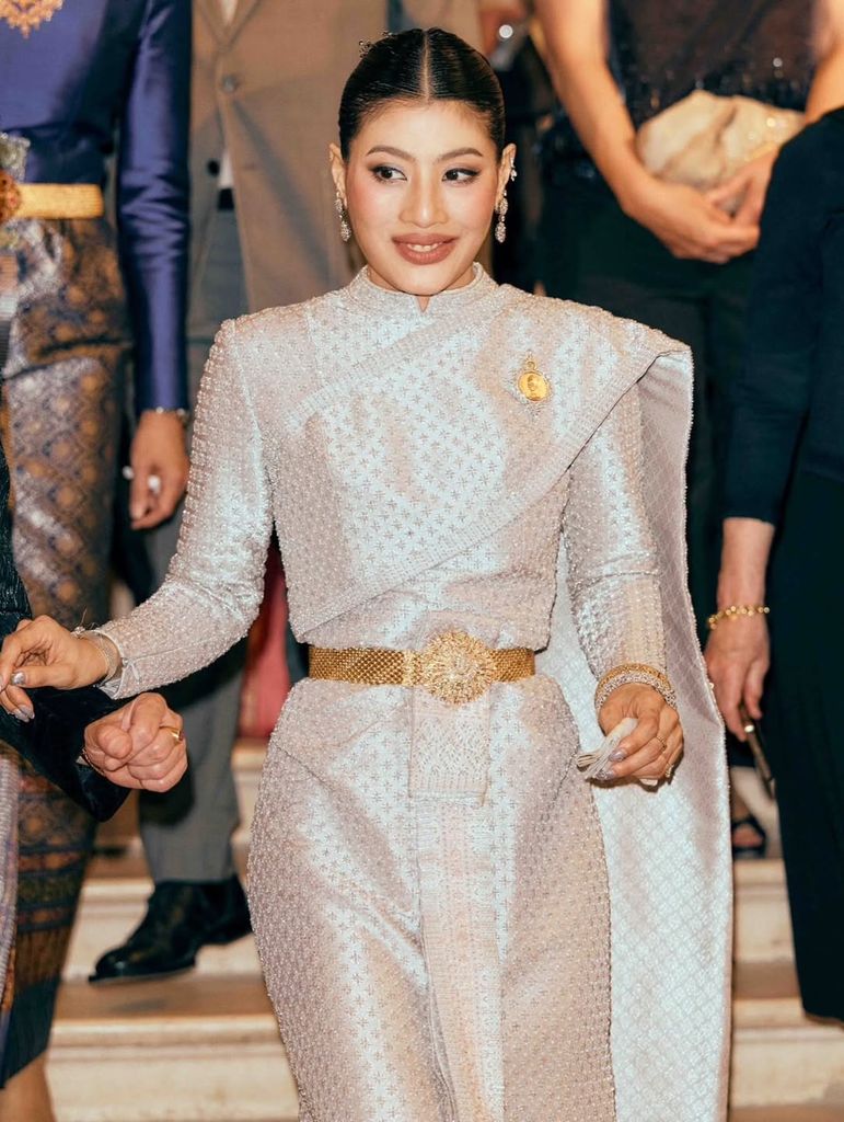 La Princesa Sirivannavari Nariratana Rajakanya y otros invitados acuden a la exposición La Mode en Majeste en Francia