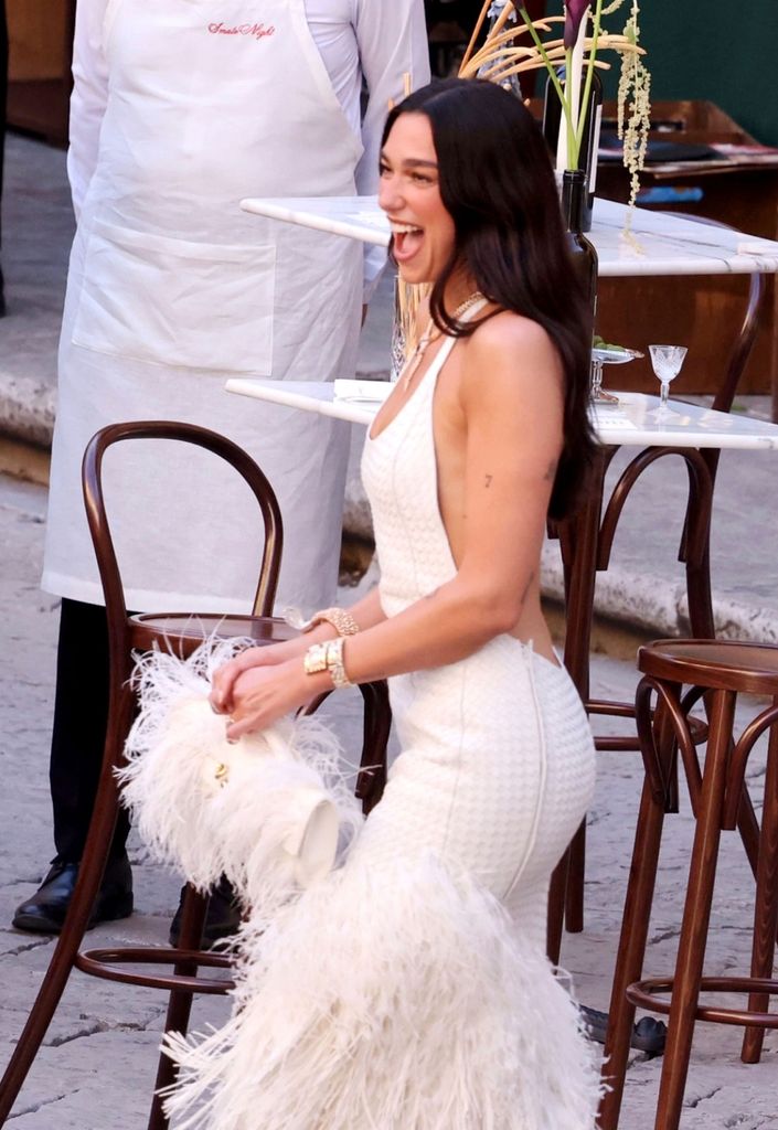 Las impactantes piezas de Bvlgari con las que Dua Lipa celebró su boda en Italia.