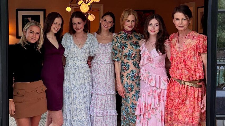 Lucia parece una más entre las hijas de Nicole