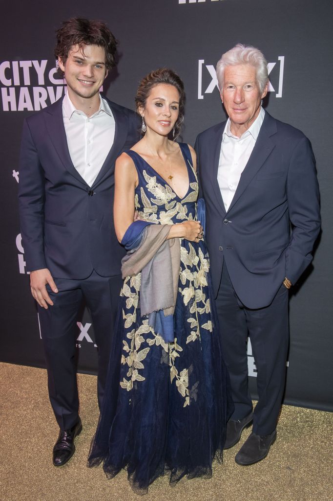 Alejandra y Richard Gere con el hijo del actor, Homer Gere, en Manhanttan