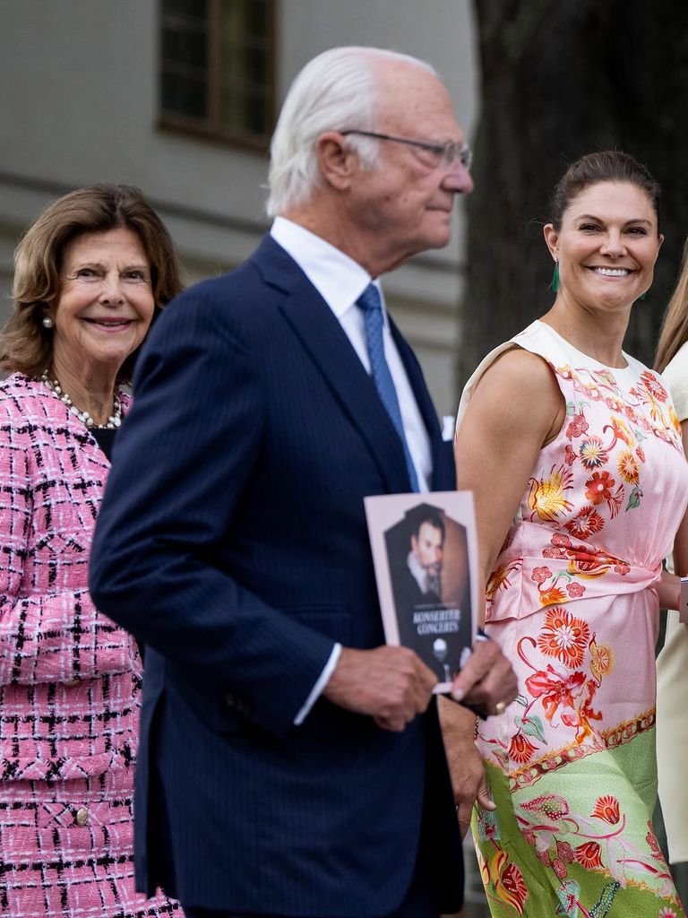 La princesa Estelle de Suecia celebrando el 50 aniversario de su abuela Silvia como reina.