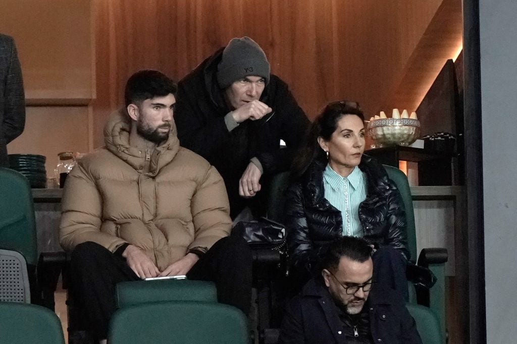 ZIDANE APOYA DESDE LA GRADA A SU HIJO LUCA JUNTO A SU MUJER, VERONIQUE Y THEO ZIDANE