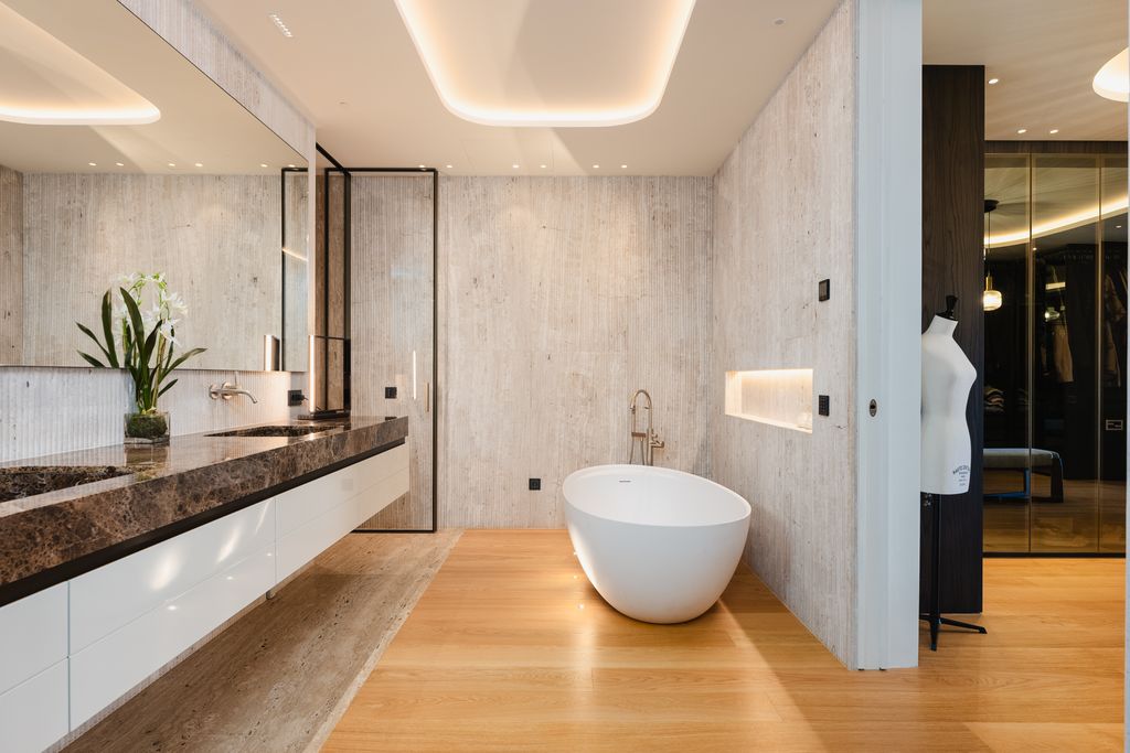 Cuarto de baño con bañera exenta