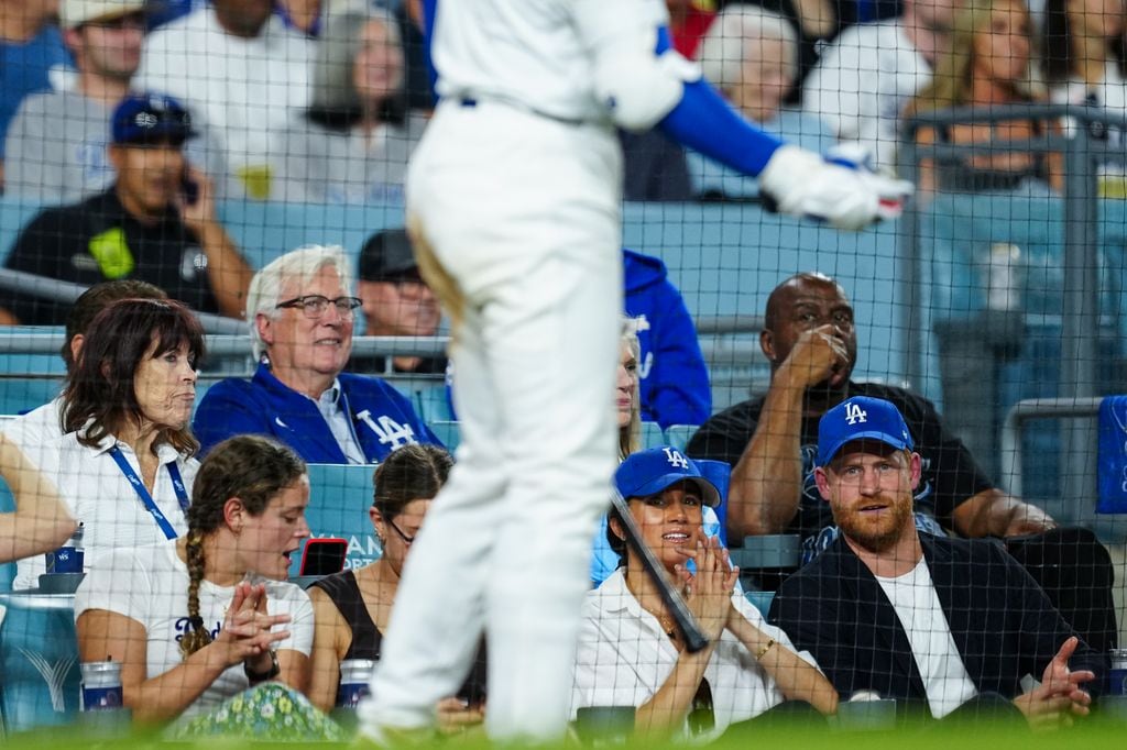 El príncipe Harry y Meghan Markle disfrutaron del juego desde un lugar privilegiado.