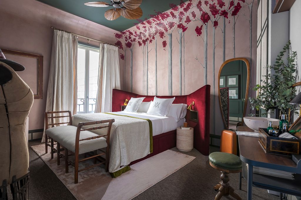 Dormitorio en tonos rosas y verdes