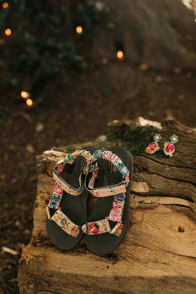 Sandalias modelo 'Floral Couture Orion' de Kurt Geiger.
