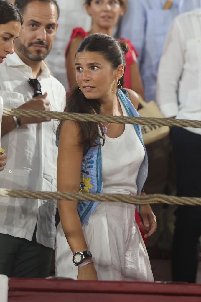 Tana Rivera en una tarde de toros en familia en Málaga viendo a Roca Rey, 2026