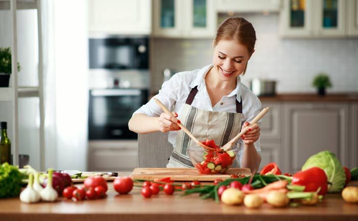 mujer-cocinando