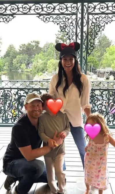 Harry y Meghan viajaron al Reino Unido con sus hijos la semana pasada