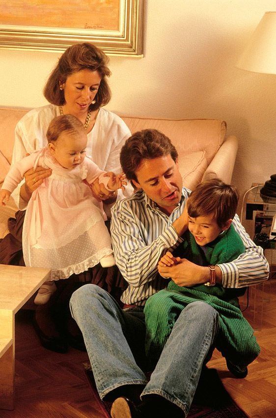 Matías Prats con Maite Chacón y sus dos hijos