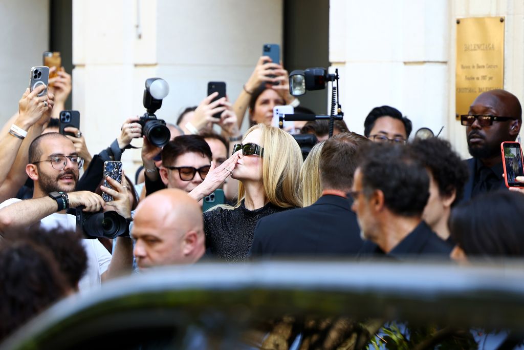 Nicole Kidman en el desfile de Balenciaga en la Paris Fashion Week en junio de 2024