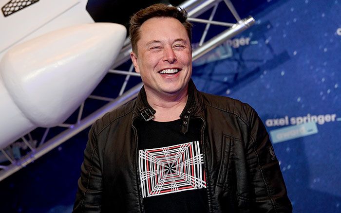 Imagen de Elon Musk en una presentación de Space X