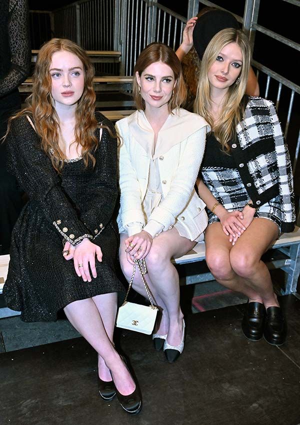 Sadie Sink, Lucy Boynton y Apple Martin en el desfile de Alta Costura de Chanel