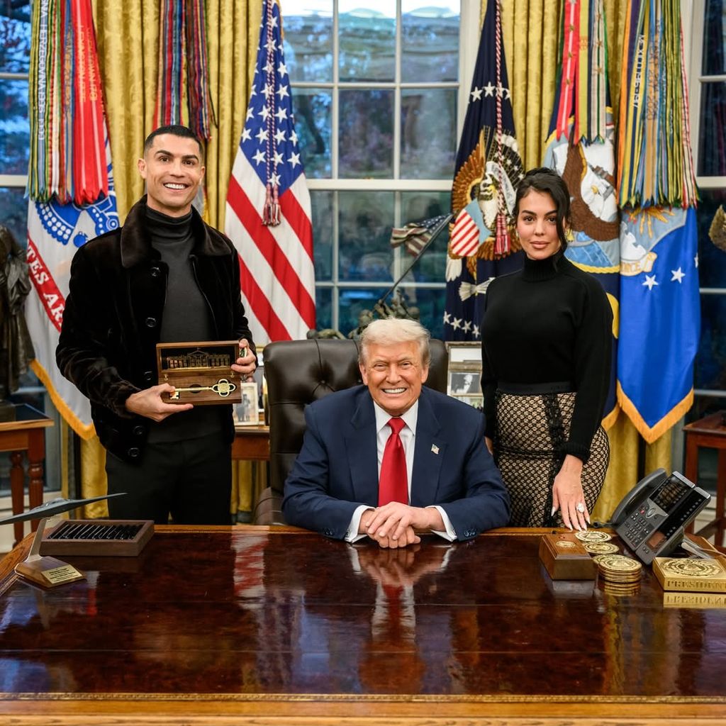 Cristiano Ronaldo y Georgina, junto a Donald Trump en el despacho oval