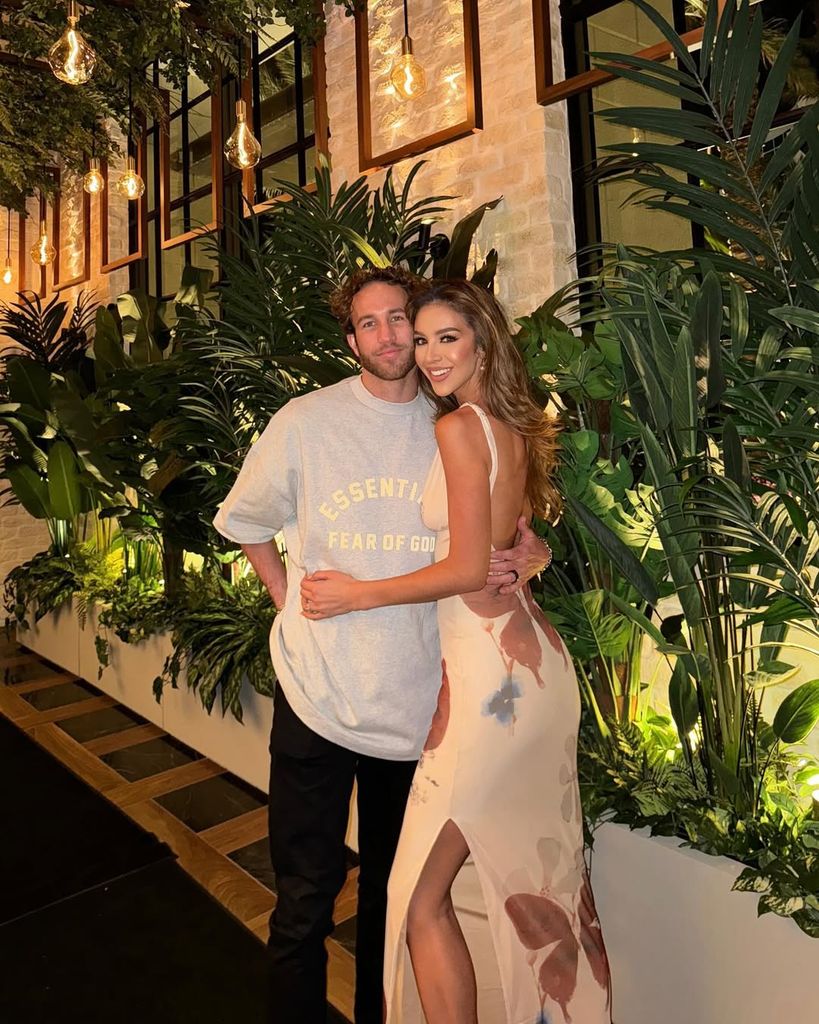 Nadia Mejía con su esposo Sam Webb.