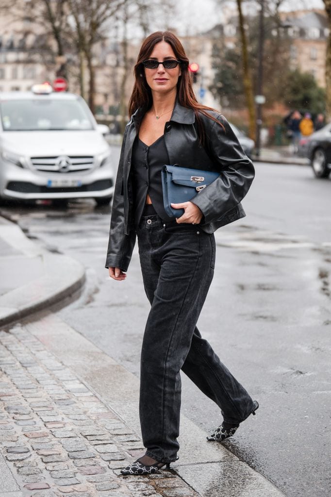 5 looks con cazadora de cuero para el otoño, una guía de Gala González