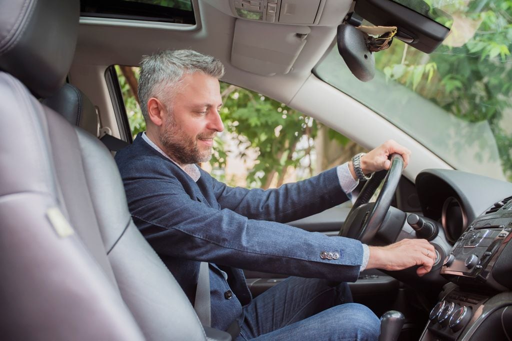 Los primeros segundos tras arrancar el coche en frío son clave para que el aceite lubrique correctamente el motor