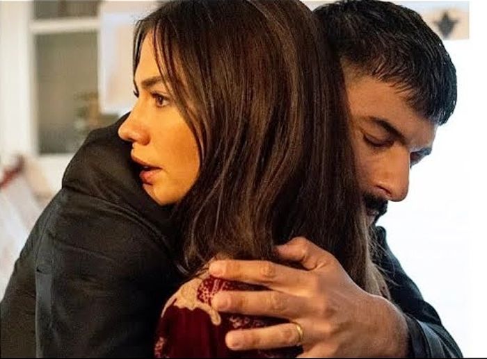 Demet Özdemir, la reina de la comedia romántica turca, vuelve con esta ...