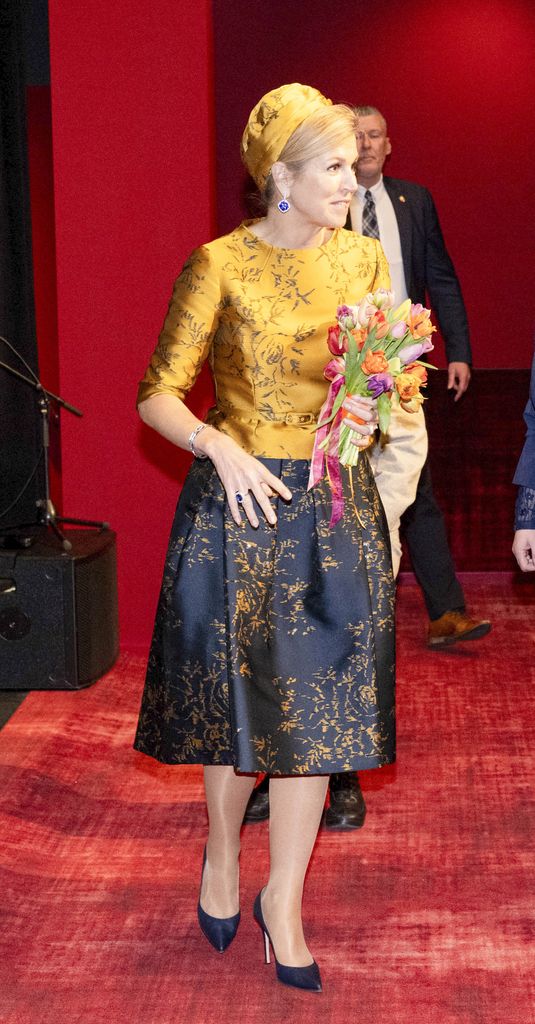La reina Máxima nunca teme lucir colores y estampados llamativos.