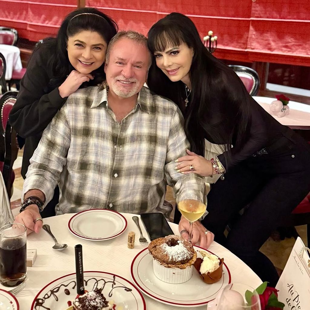 Victoria Ruffo, José Alberto Castro y Maribel Guardia juntos celebrando sus cumpleaños.