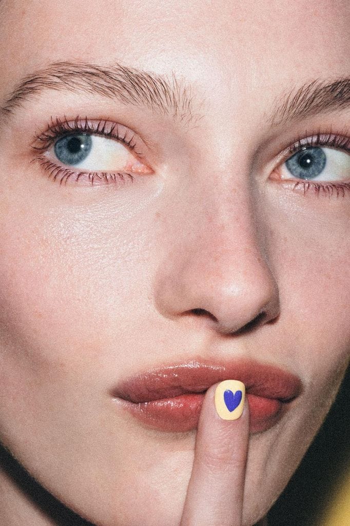 Zara manicura corazón