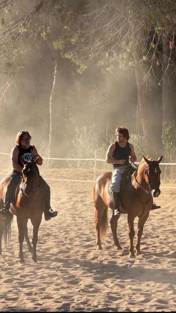 El actor ha felicitado a su hijo con una serie de fotos como esta en donde se aprecia su cambio físico