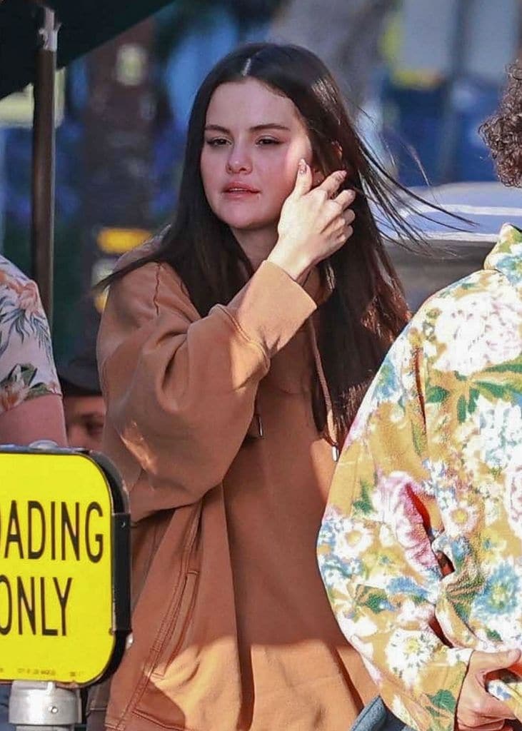No cabe duda que la nueva imagen de Selena la hace ver más joven