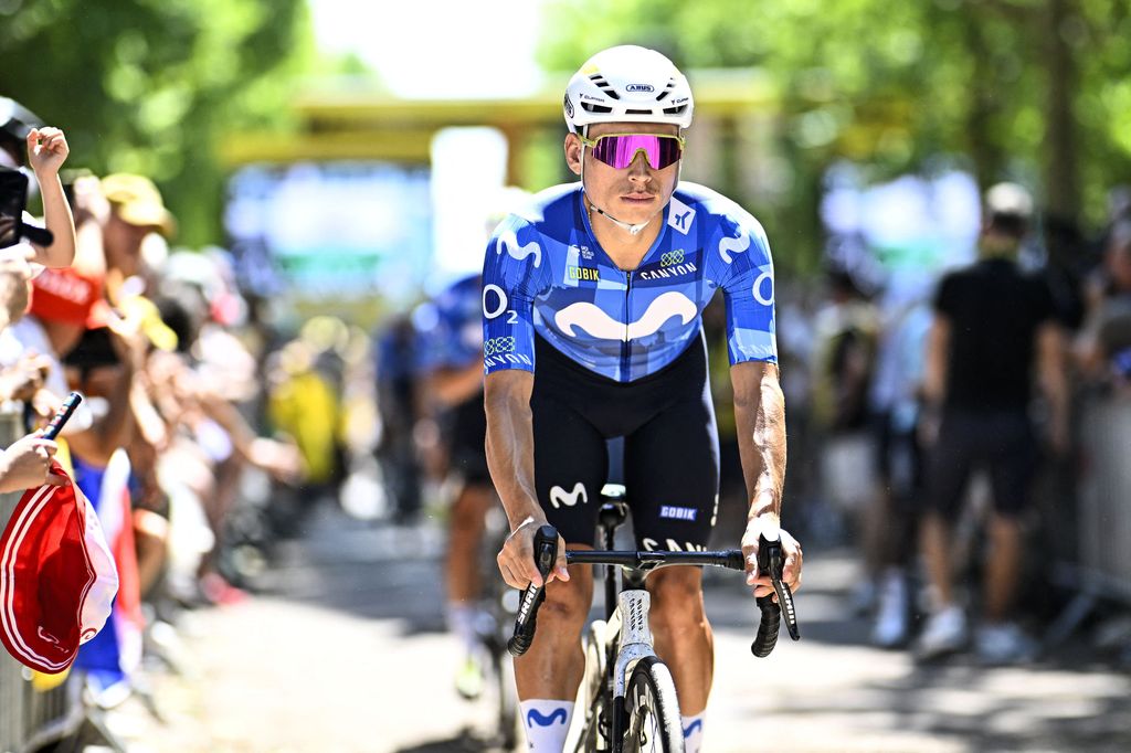 El colombiano Einer Augusto Rubio del equipo Movistar Team es fotografiado en la etapa 8 del Tour de France en el kilómetro182, de Perigueux a Bergerac, el 11 de julio de 2026. 