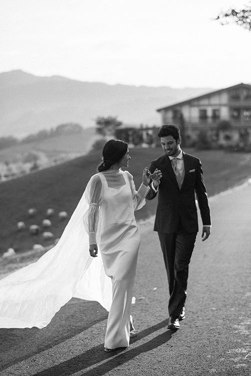 Novia con vestido vaporoso