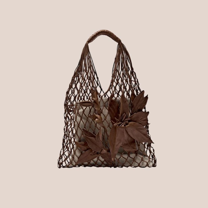 bolso de piel tipo red con flores