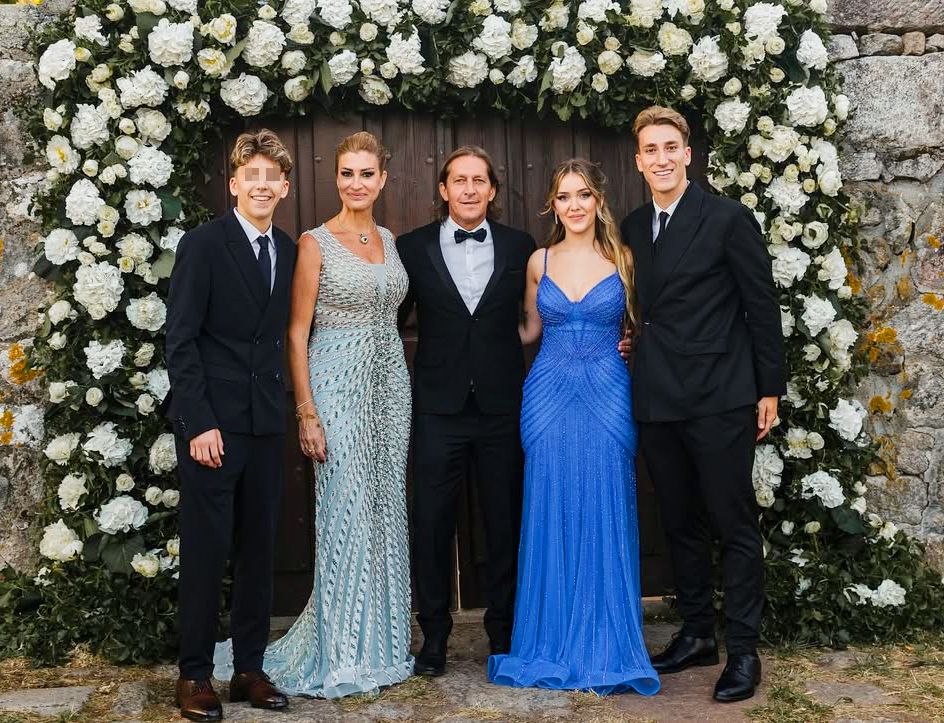 Michel Salgado y Malula Sanz con sus tres hijos